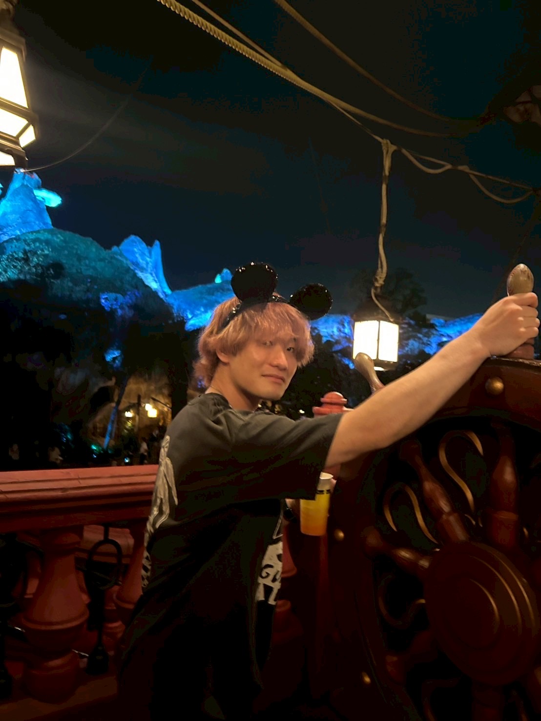 Daito Iwasaki — At a theme park