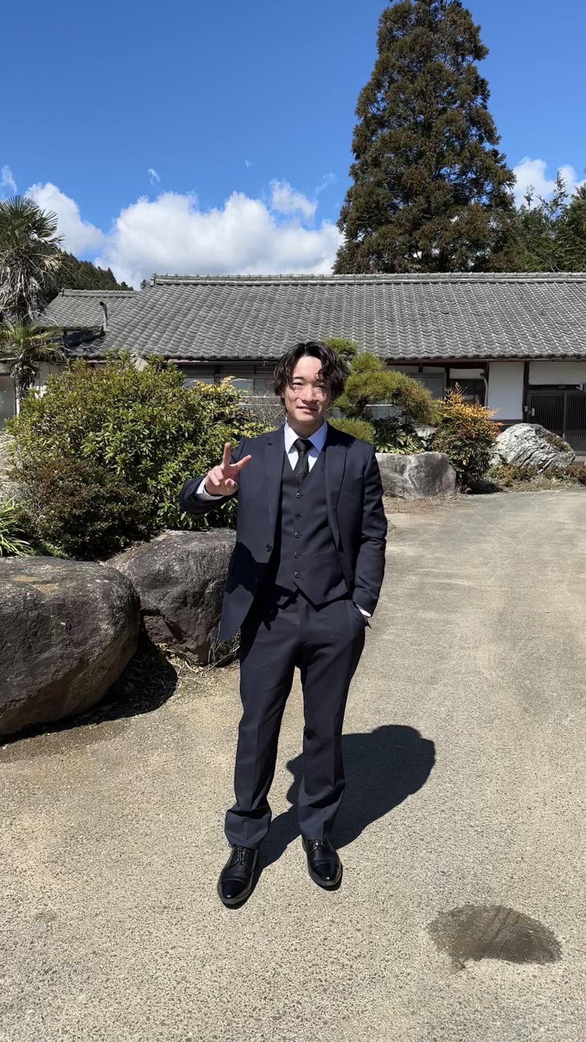 岩﨑大翔 — スーツ姿のポートレート